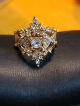 Load image into Gallery viewer, Royal Love Story - Gold