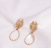 Load image into Gallery viewer, Stellar Shooting Star - Gold