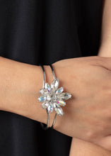 Load image into Gallery viewer, Chic Corsage - White