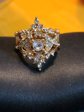 Load image into Gallery viewer, Royal Love Story - Gold
